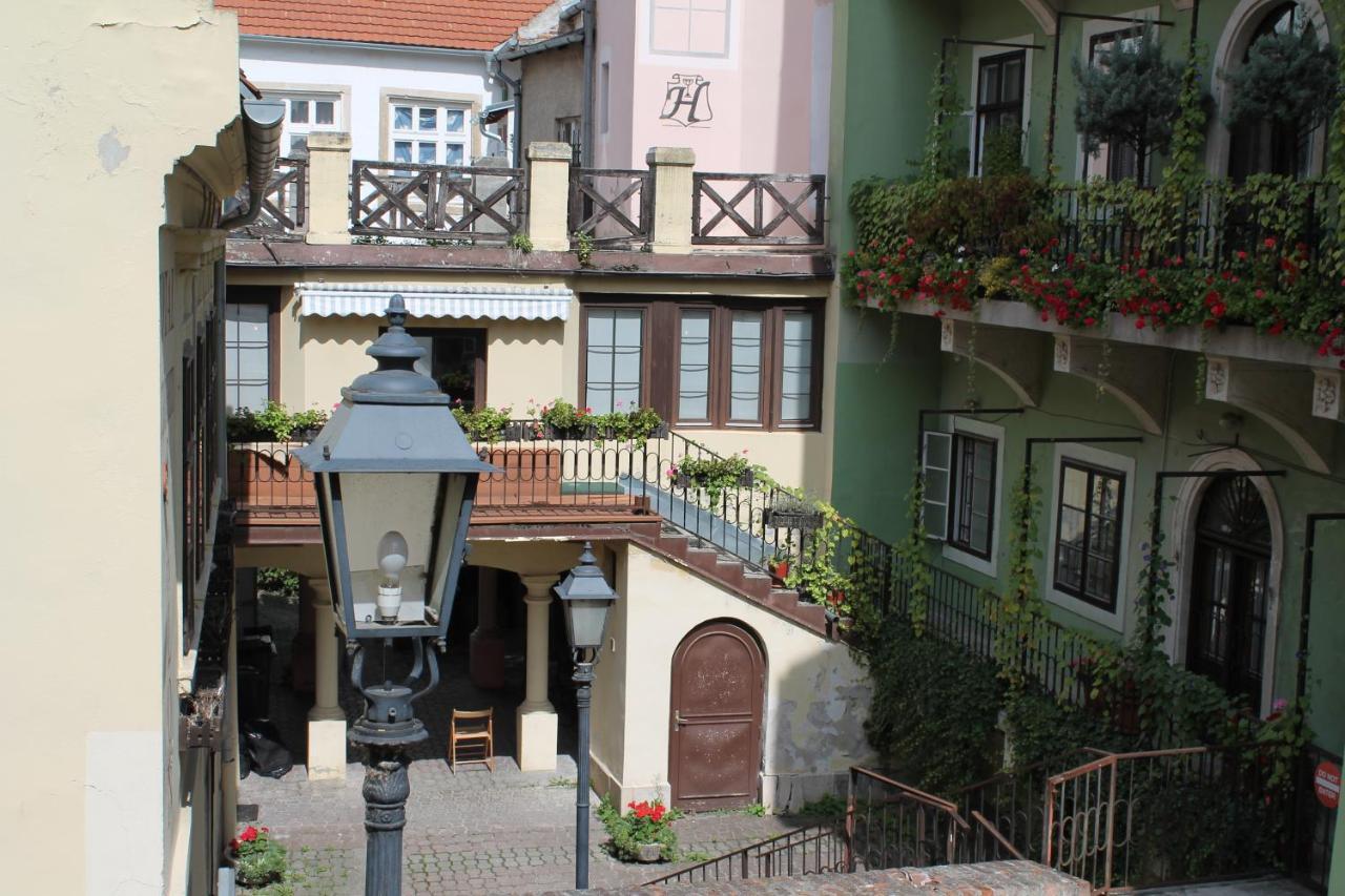 Zwinger Apartman Sopron Exterior foto